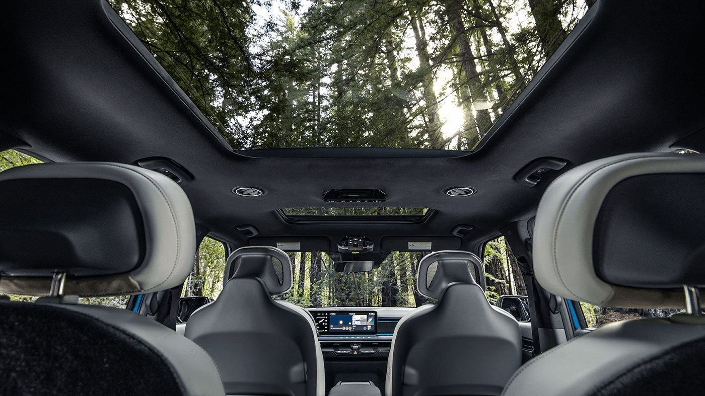 Vue intérieur de la Kia EV9 2024 et de son toit ouvrant