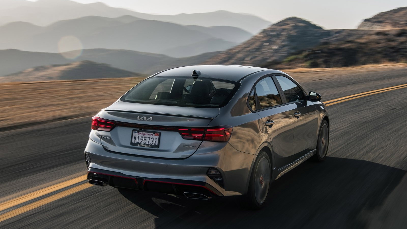 Groupe beaucage kia forte 2022 couleur grise vue arrière