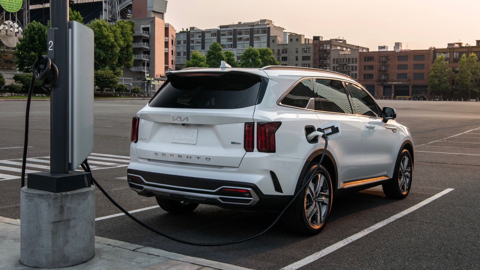 Groupe beaucage kia sorento phev 2022 couleur blanche vue arrière