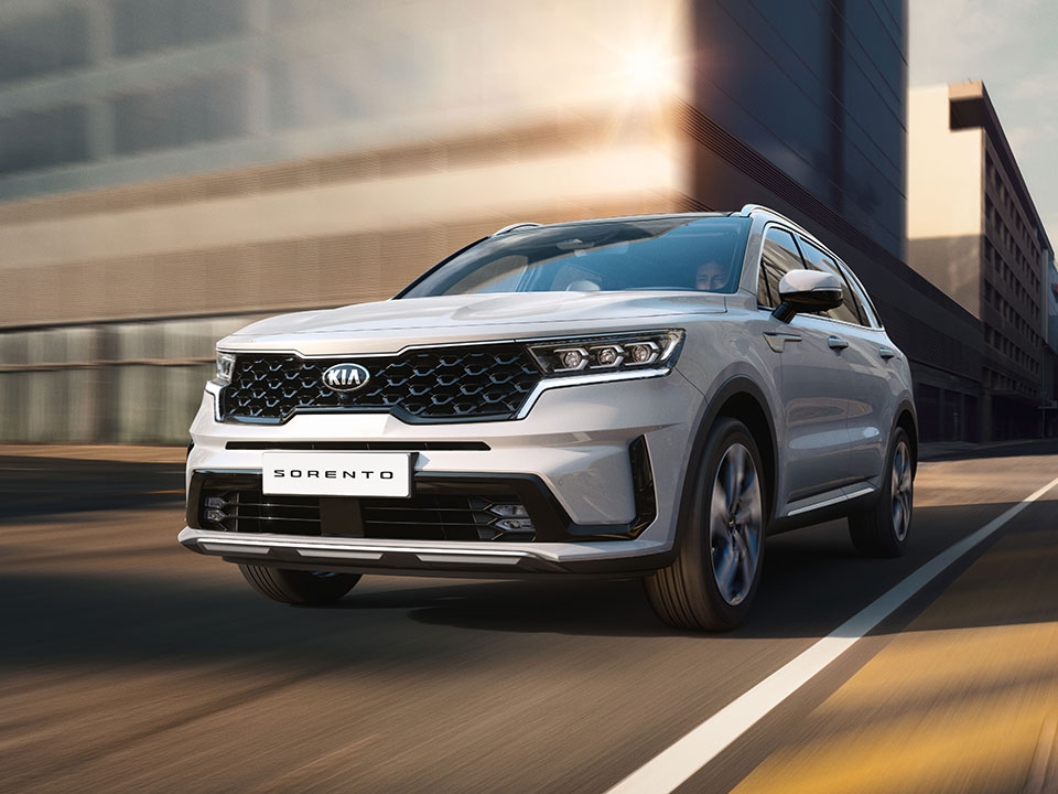 Groupe beaucage kia sorento phev 2022 couleur blanche vue de face